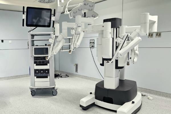 20250430_ NP_ Instalación Robot Da Vinci