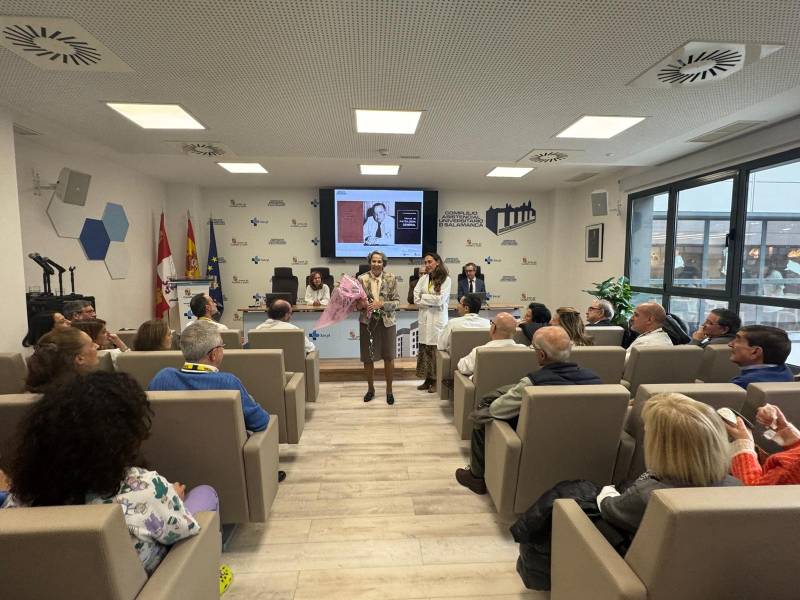 Viuda de Sisinio en el Homenaje 25-11-2025