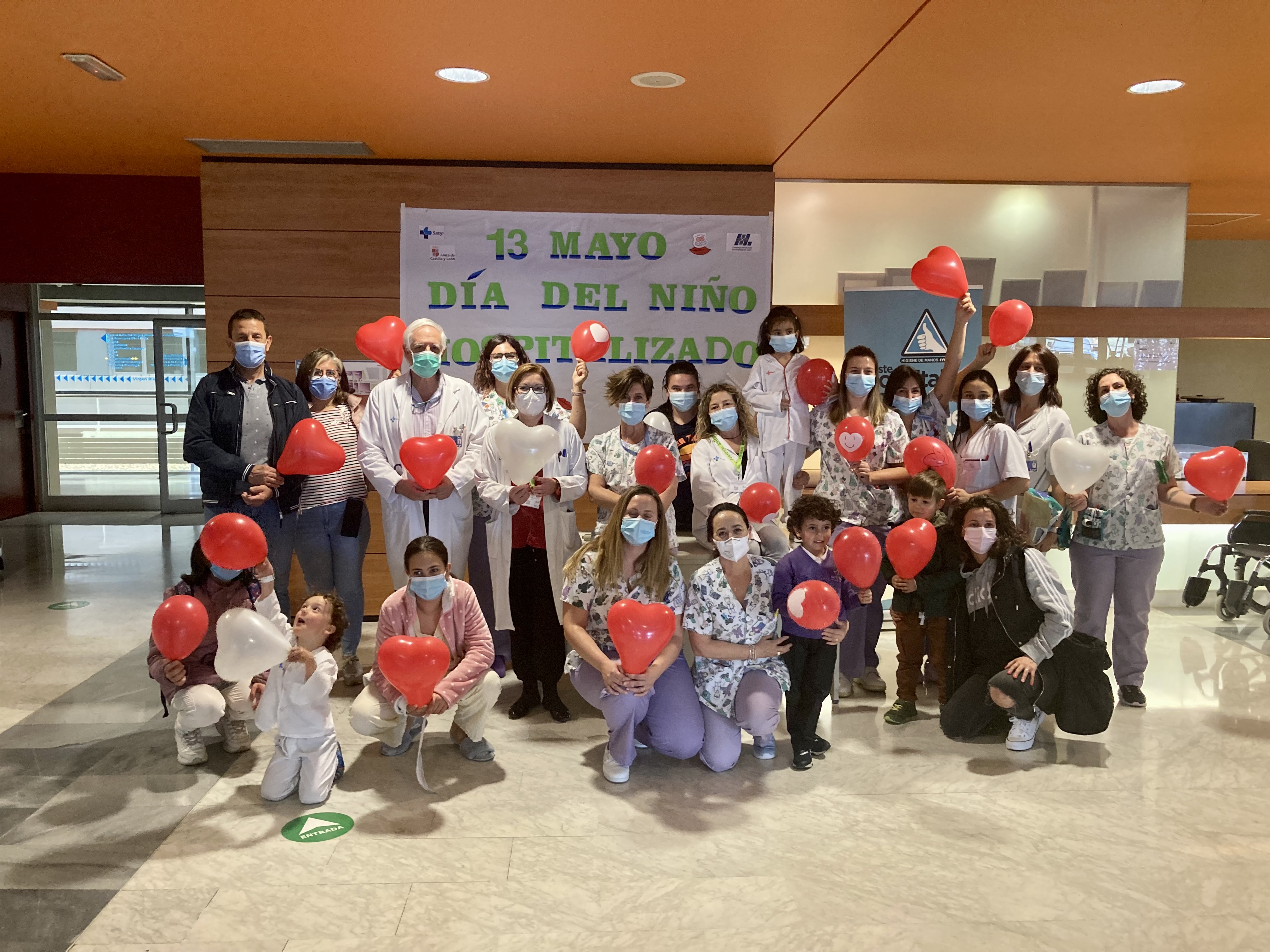 Personal de Pediatría y pacientes hospitalizados, al término del evento