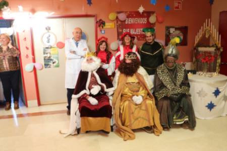 Visita de los Reyes al Hospital Monte San Isidro
