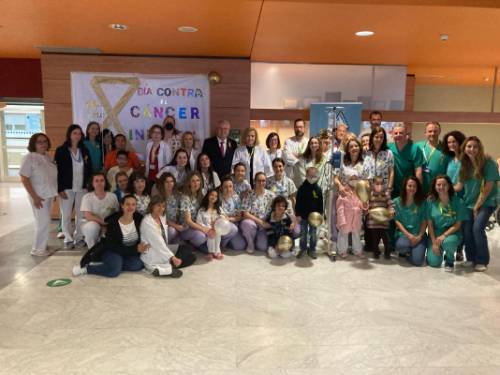 Foto de grupo de los participantes en el acto