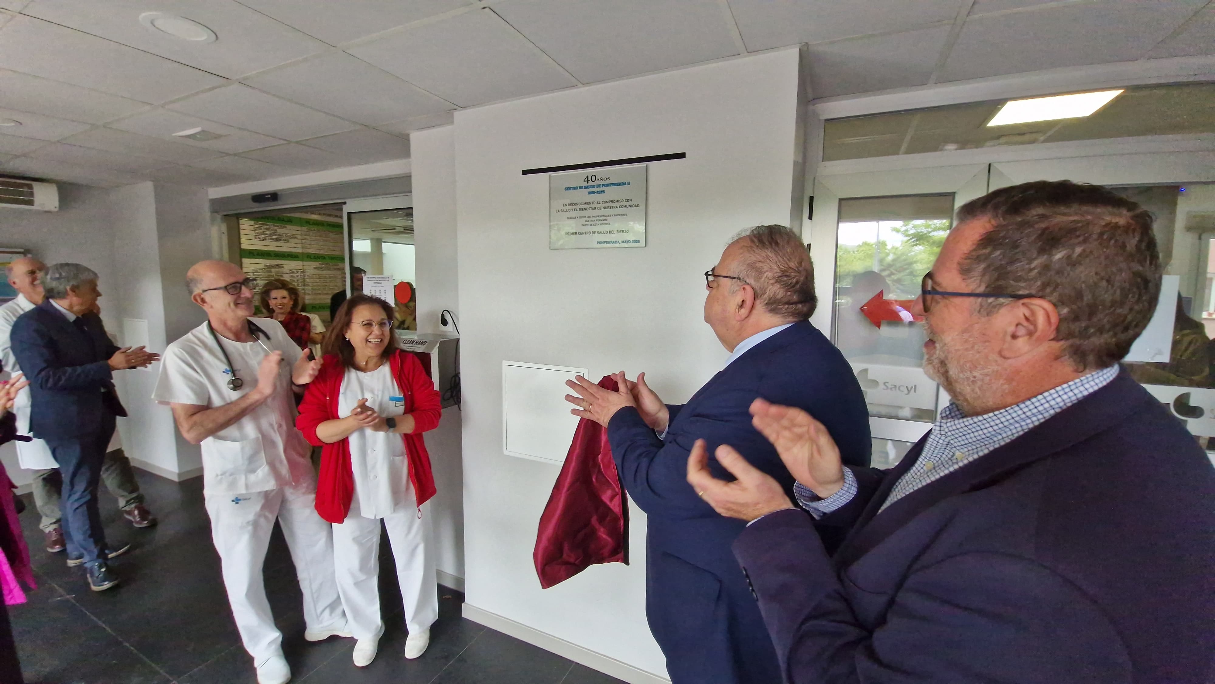 Descubrimiento de placa por los 40 años (3)