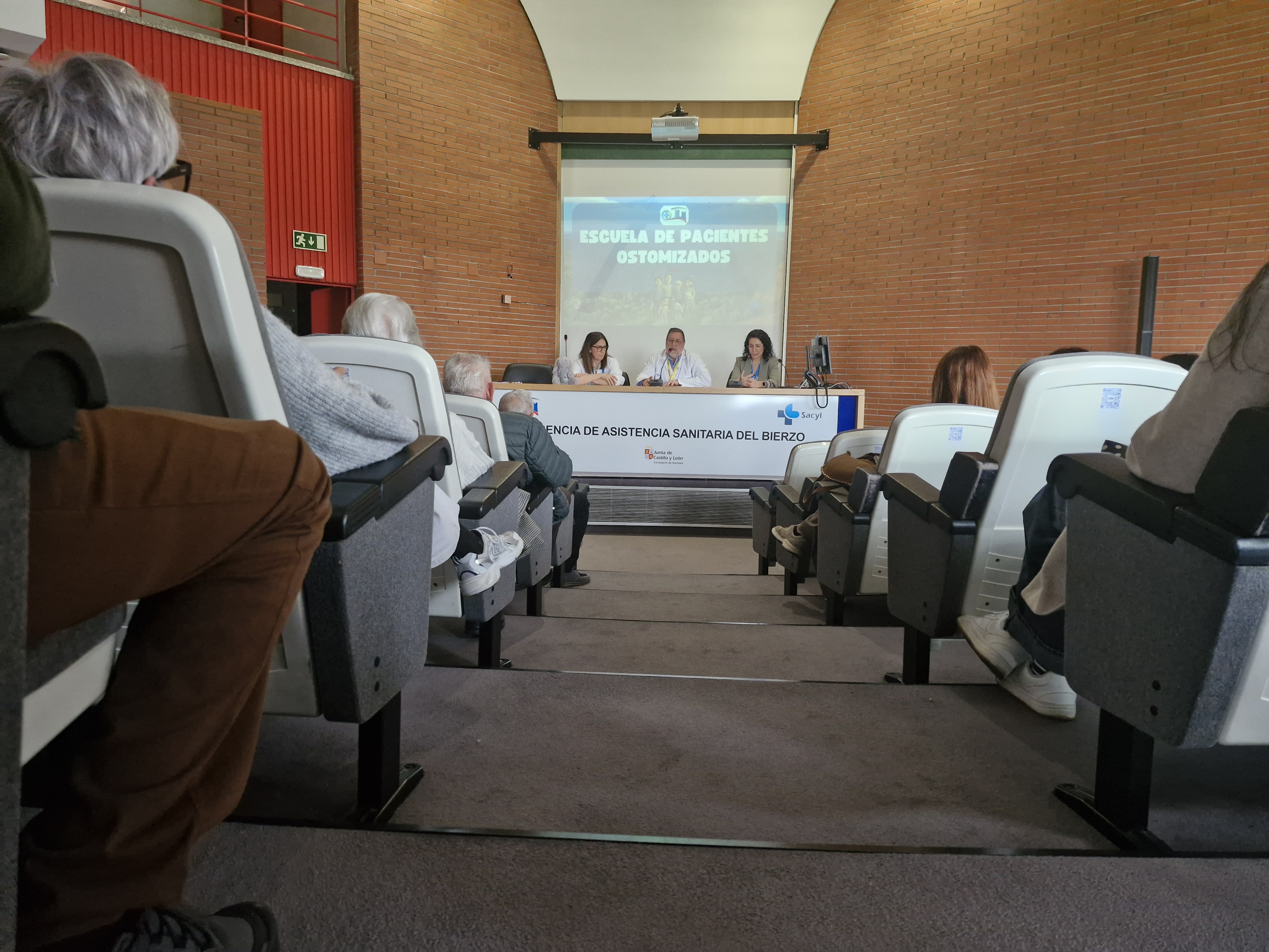 Inauguración de la Escuela de Pacientes Ostomizados de la Gasbi en el Hospital El Bierzo (1)