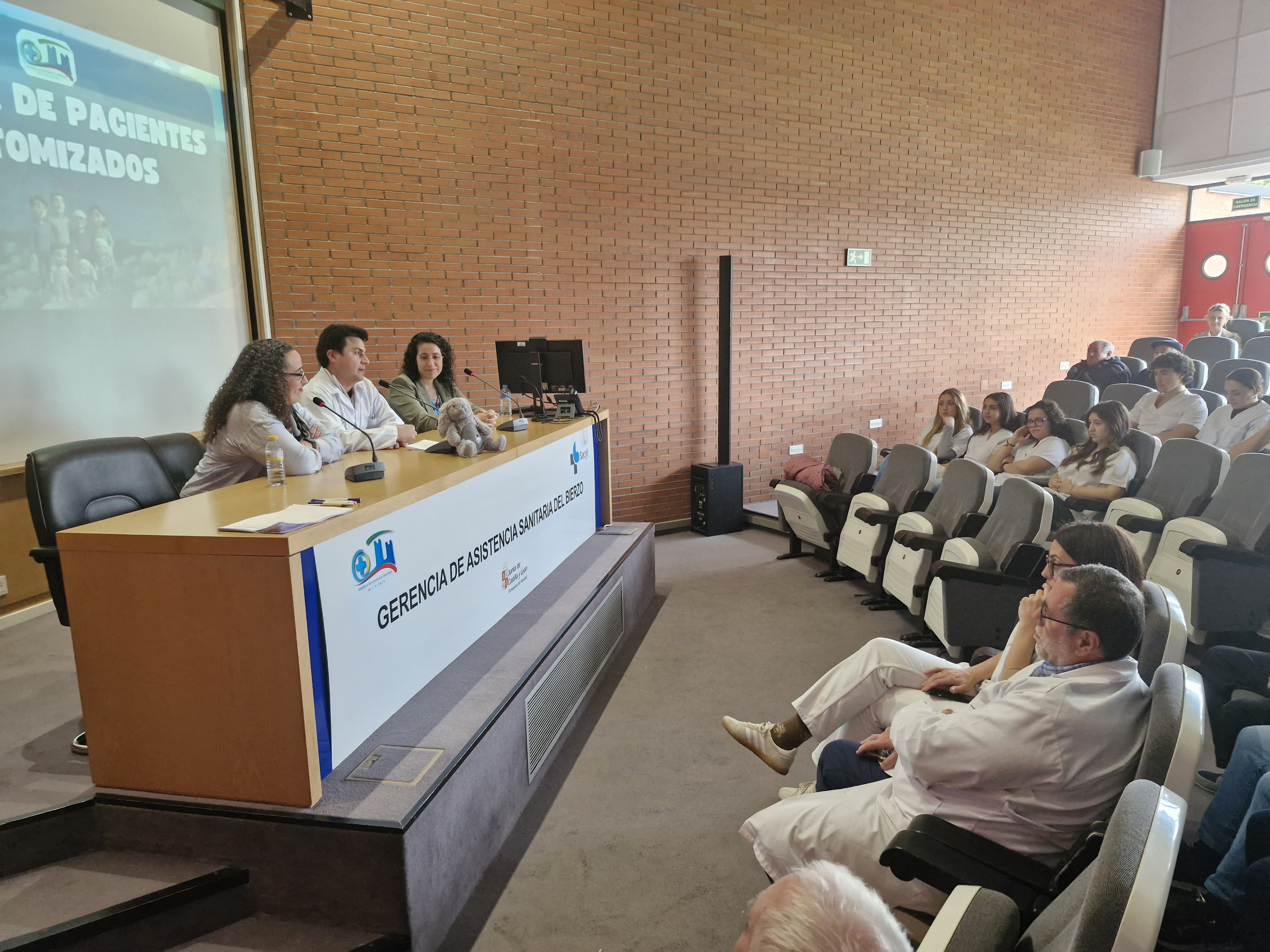 Cirujanos y Urólogos también formaron parte de la inauguración de la Escuela de Pacientes Ostomizados de la Gasbi