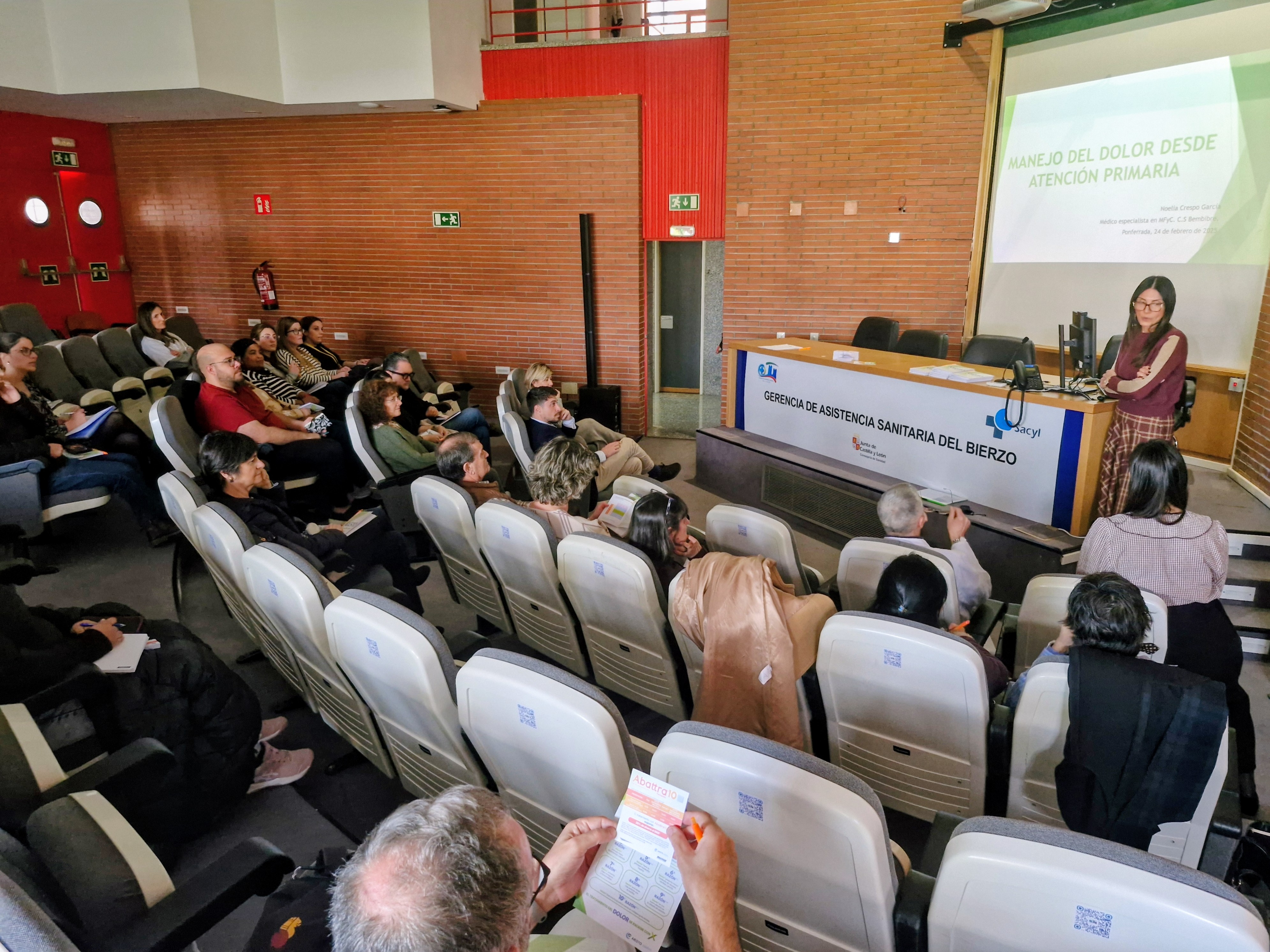 La directora médica de Atención Primaria de la Gasbi, Isabel Gurdiel, durante la inauguración del taller (1)