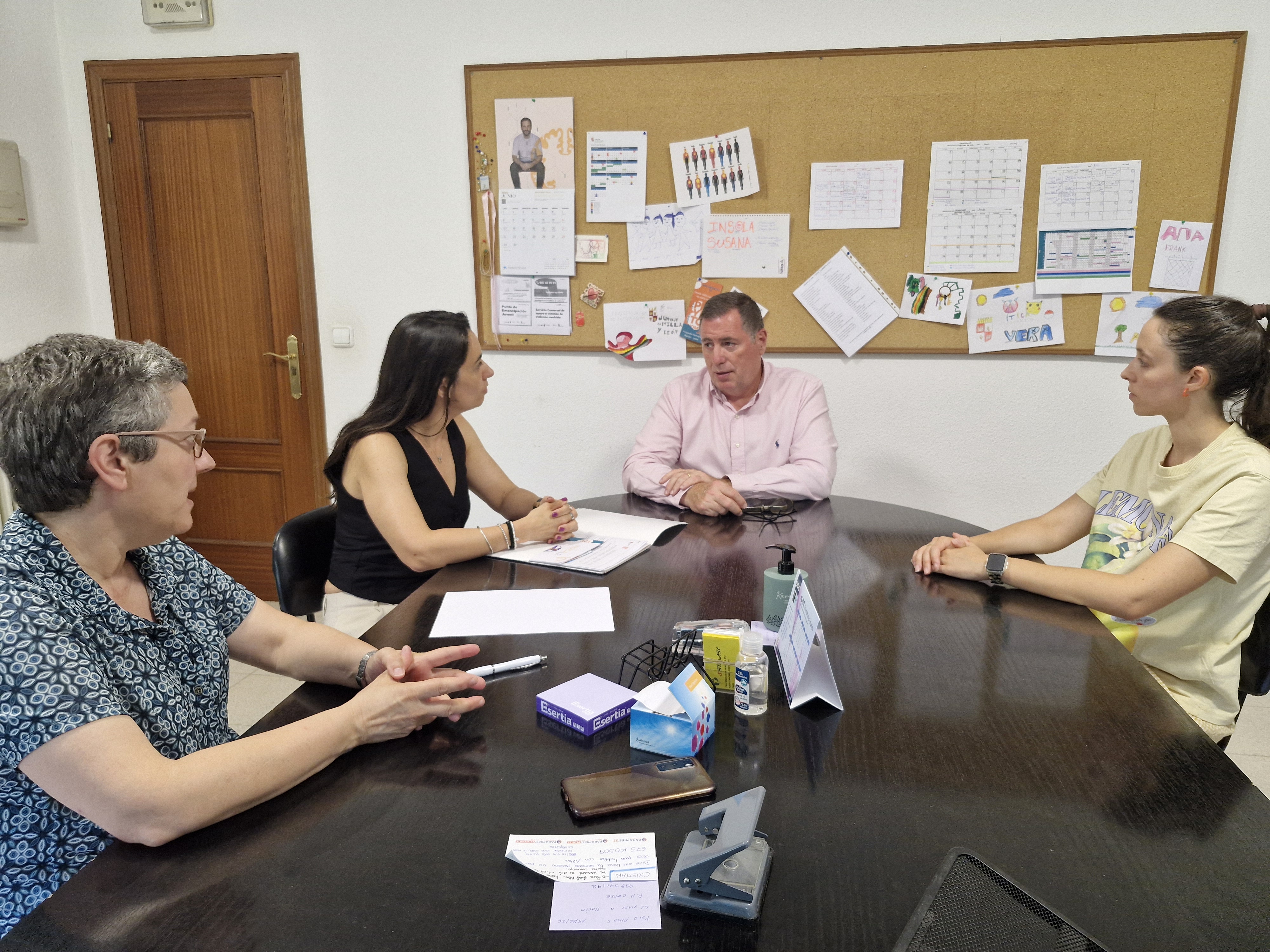 Ortiz de Saracho visita Proyecto Hombre Bierzo-León (1)