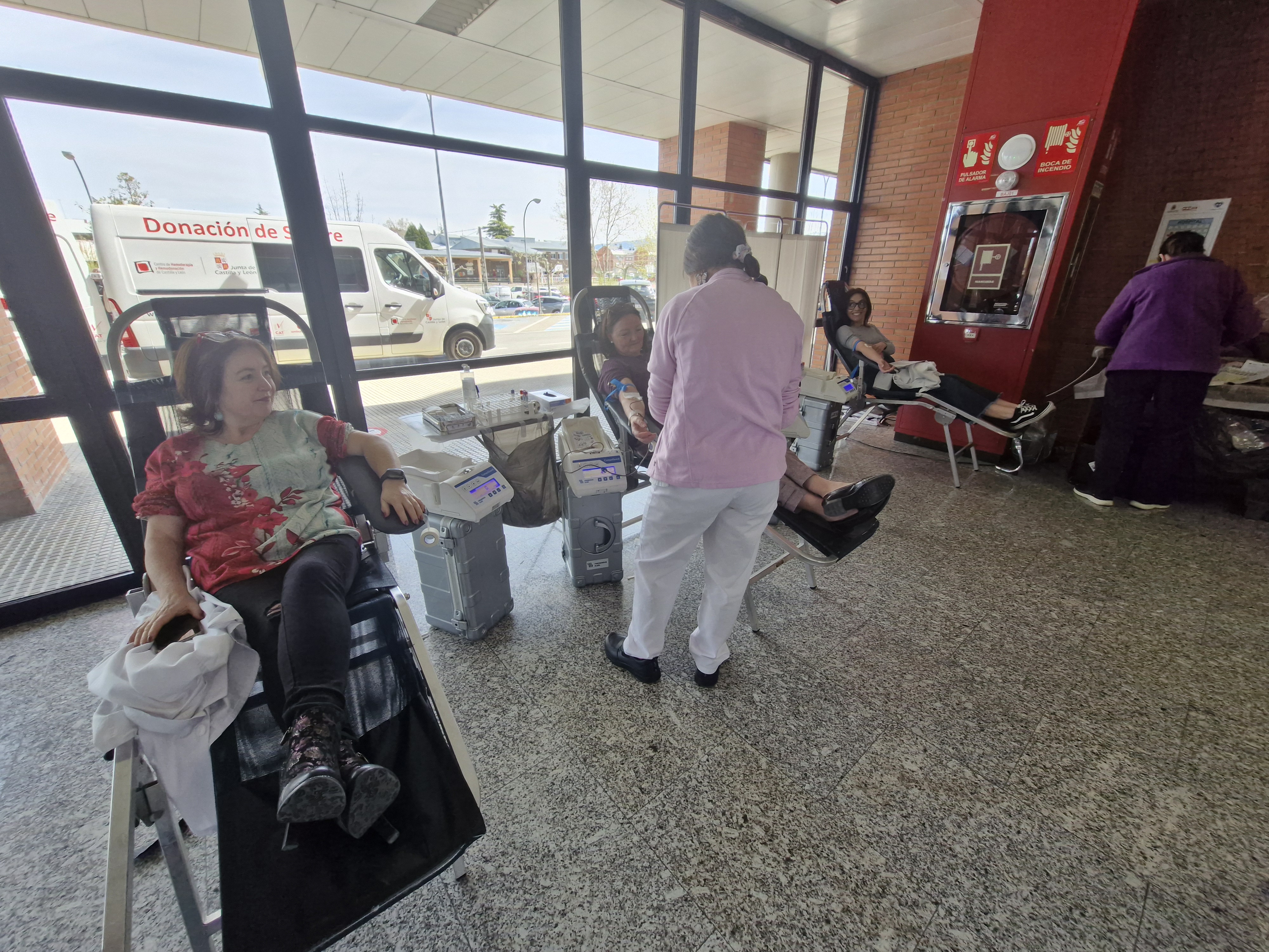 Donantes en el vestíbulo del Hospital El Bierzo (1)