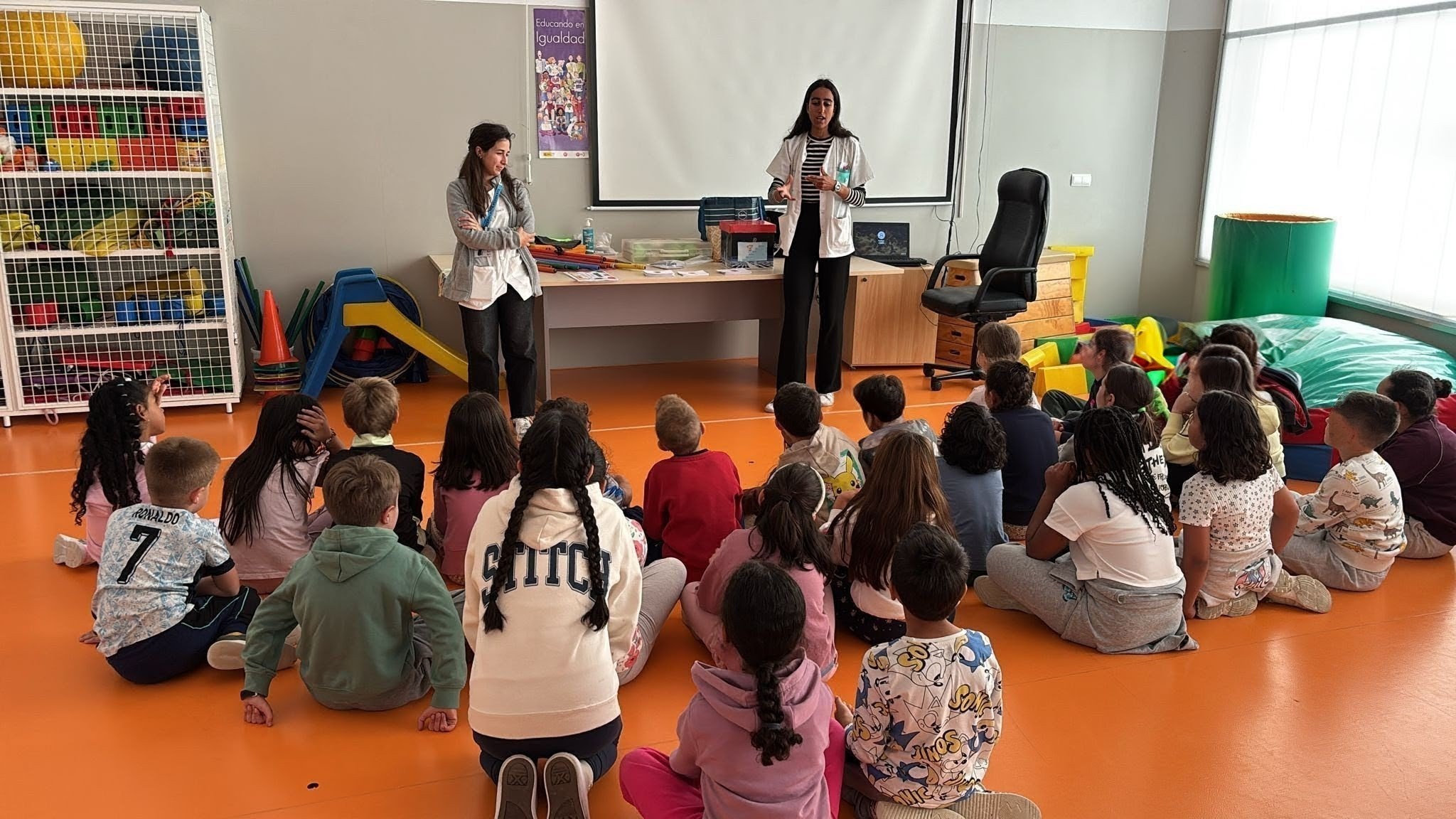 Sanitarios del CS Ponferrada III en el Colegio Flores del Sil
