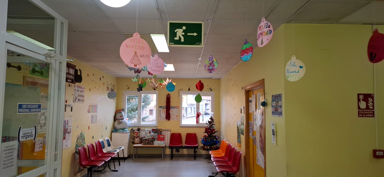 Sala de espera decorada Centro de Salud Fabero