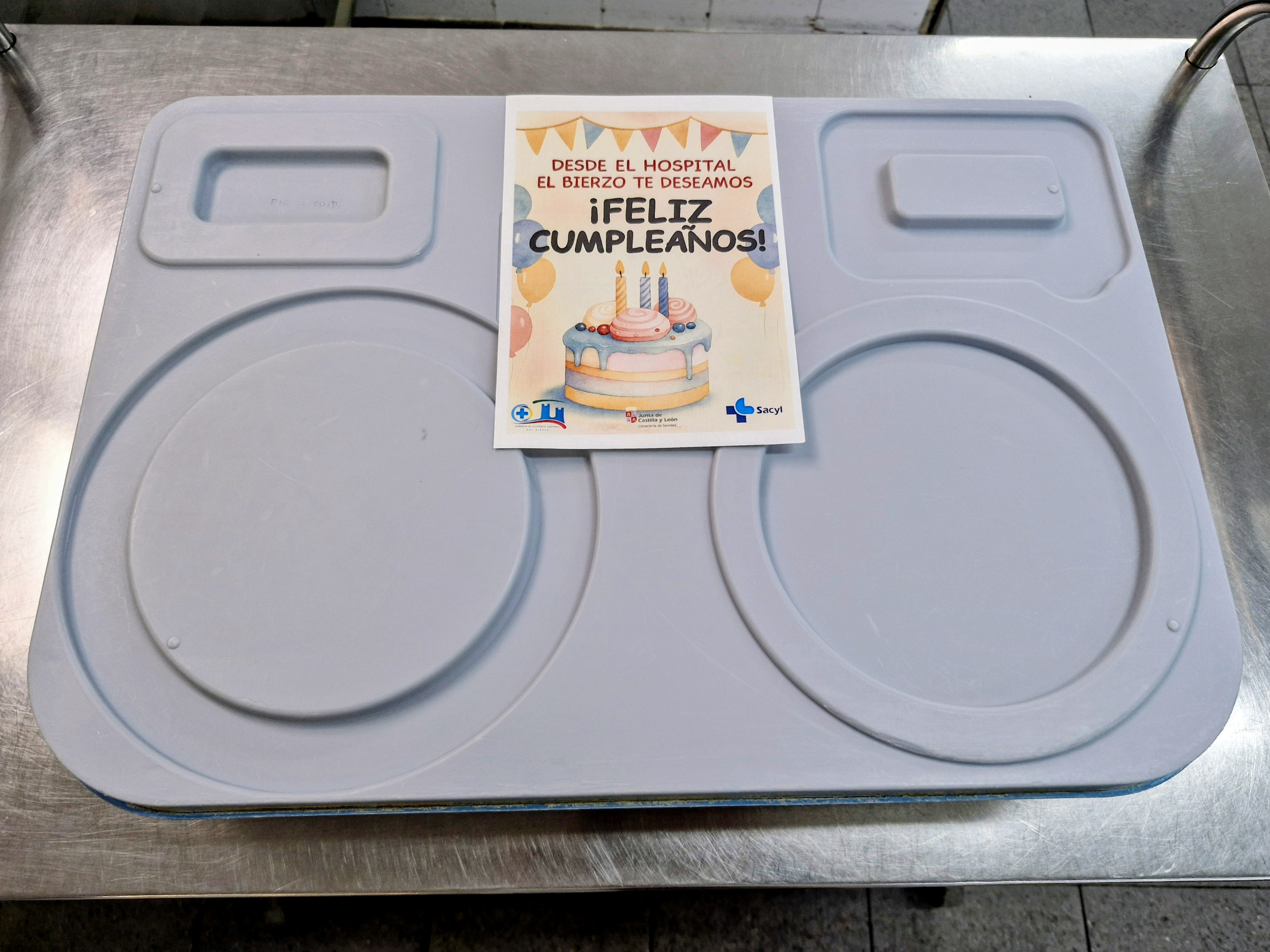 Bandeja de la Gasbi deseando feliz cumpleaños