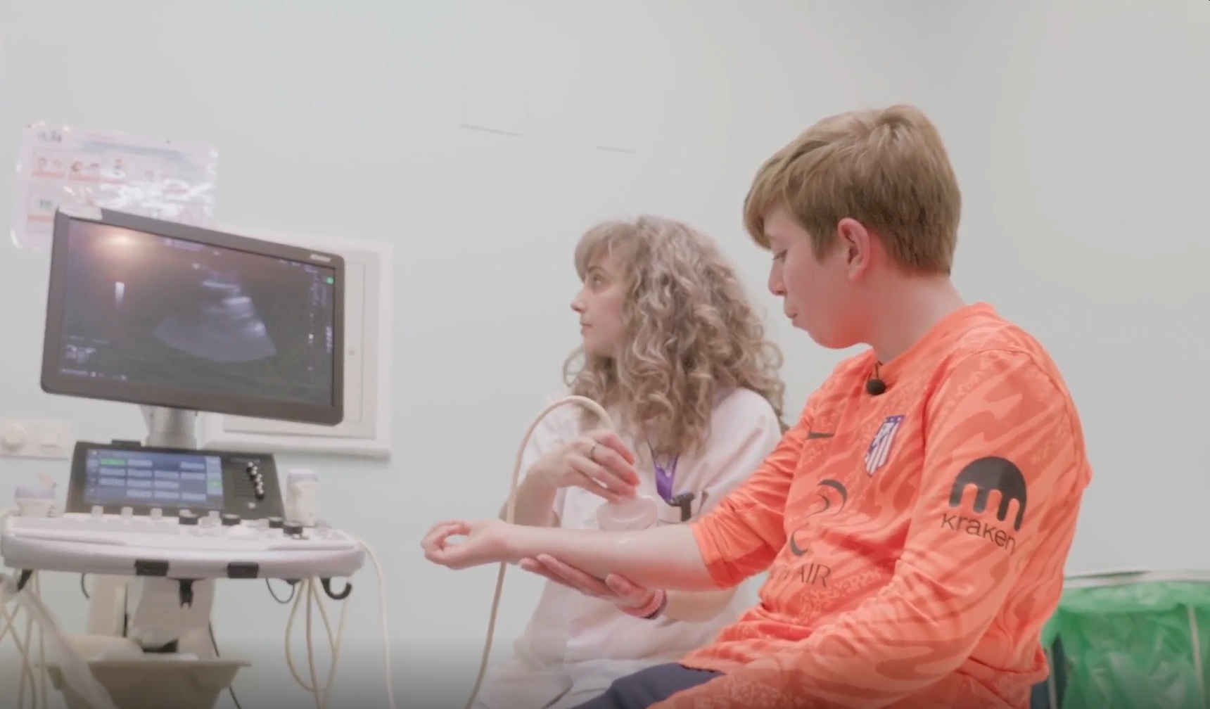 Momento del Cole Tour durante una ecografía