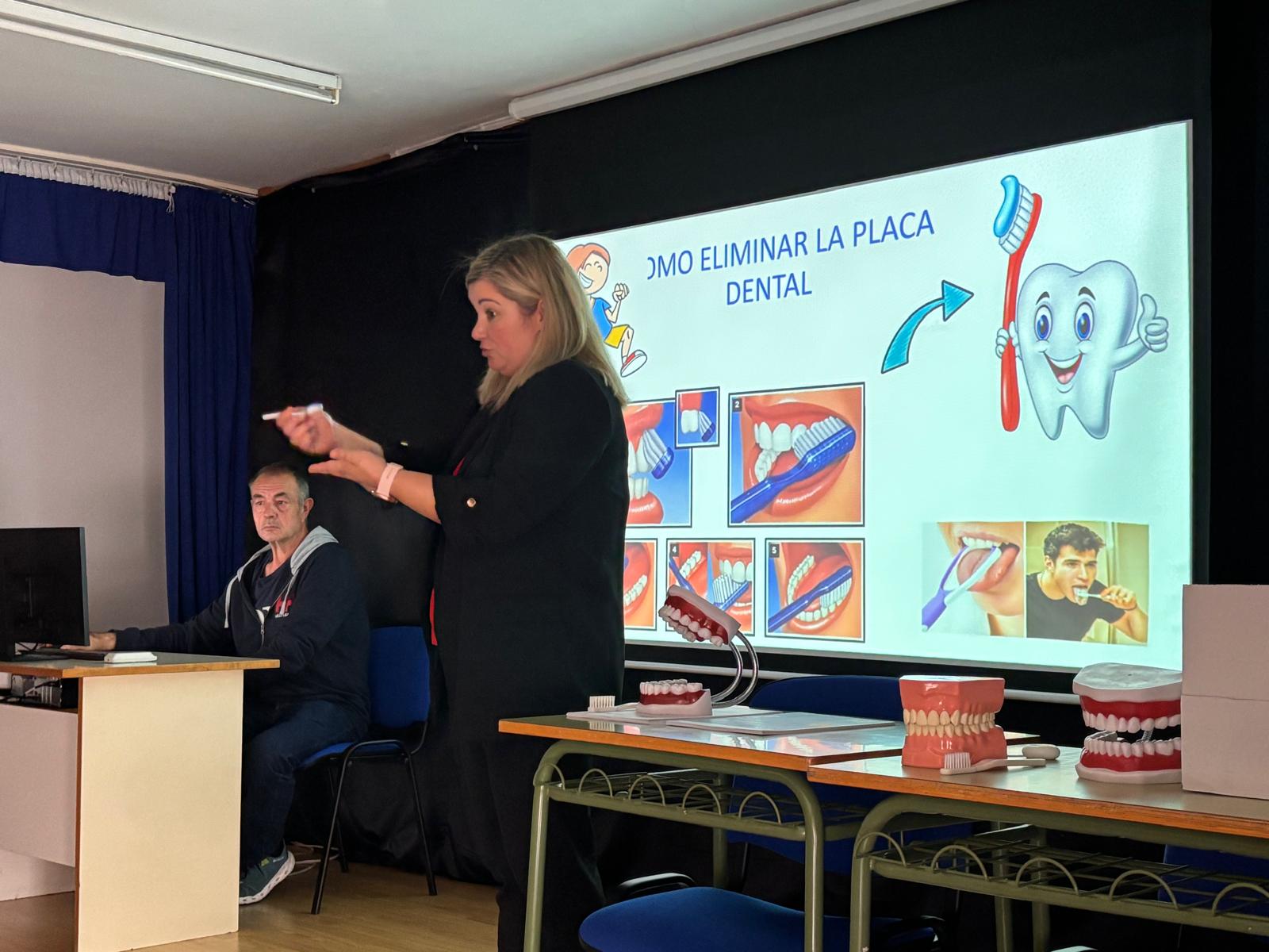 Charla bucodental de la Gasbi en el CEIP Campo de la Cruz (1)