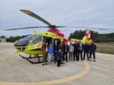 Visita de Gómez de Quero al helicóptero sanitario del Bierzo en la base de Cueto (1)