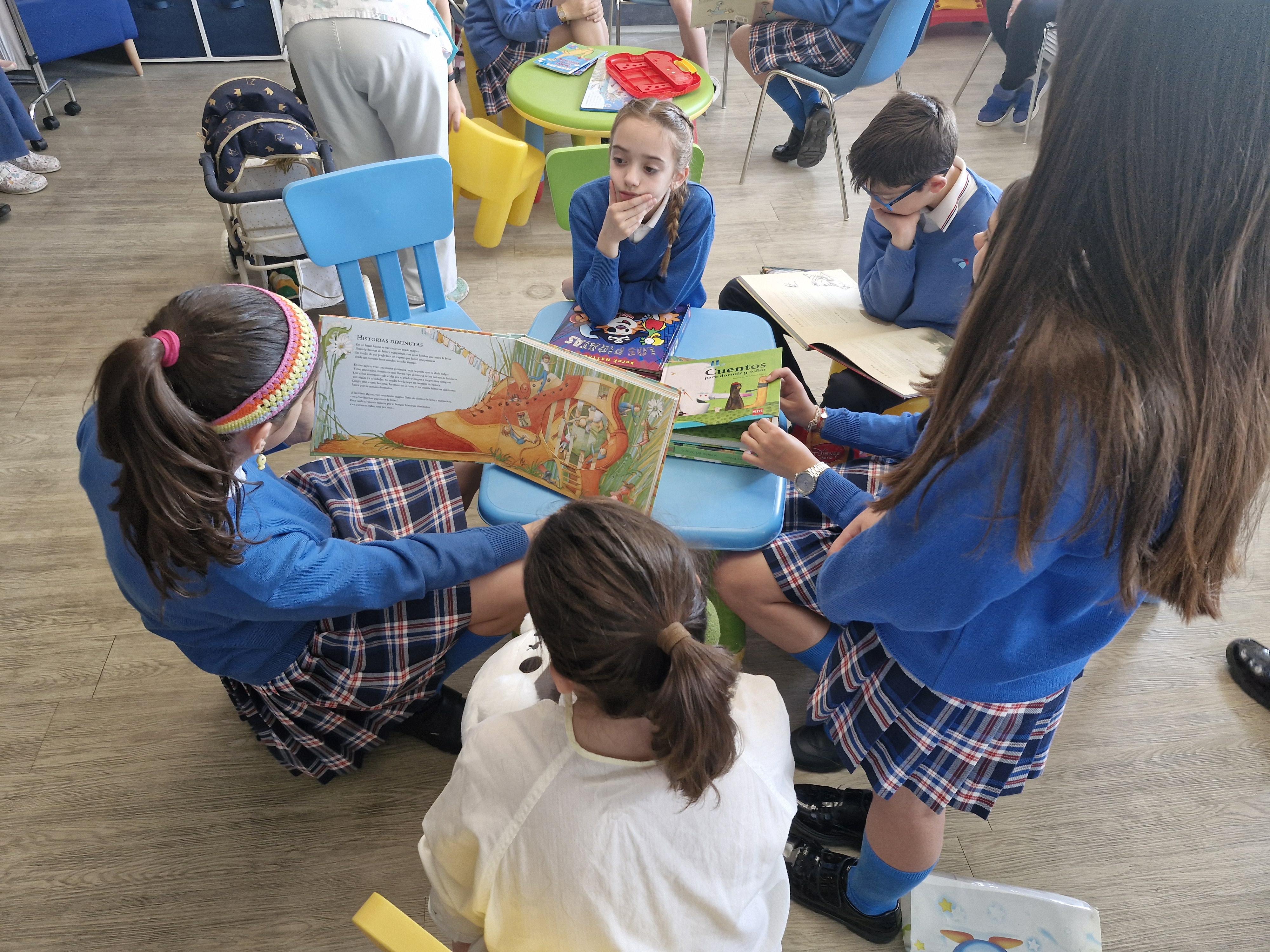 Campaña 'Hoy te leo yo' en la planta de Pediatría del Hospital El Bierzo (2)