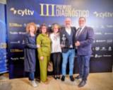 Los doctores Buelta, Rodríguez, Menéndez, de Cabo y Ortiz de Saracho con el Premio Diagnóstico a Mejor Iniciativa Médica 2026