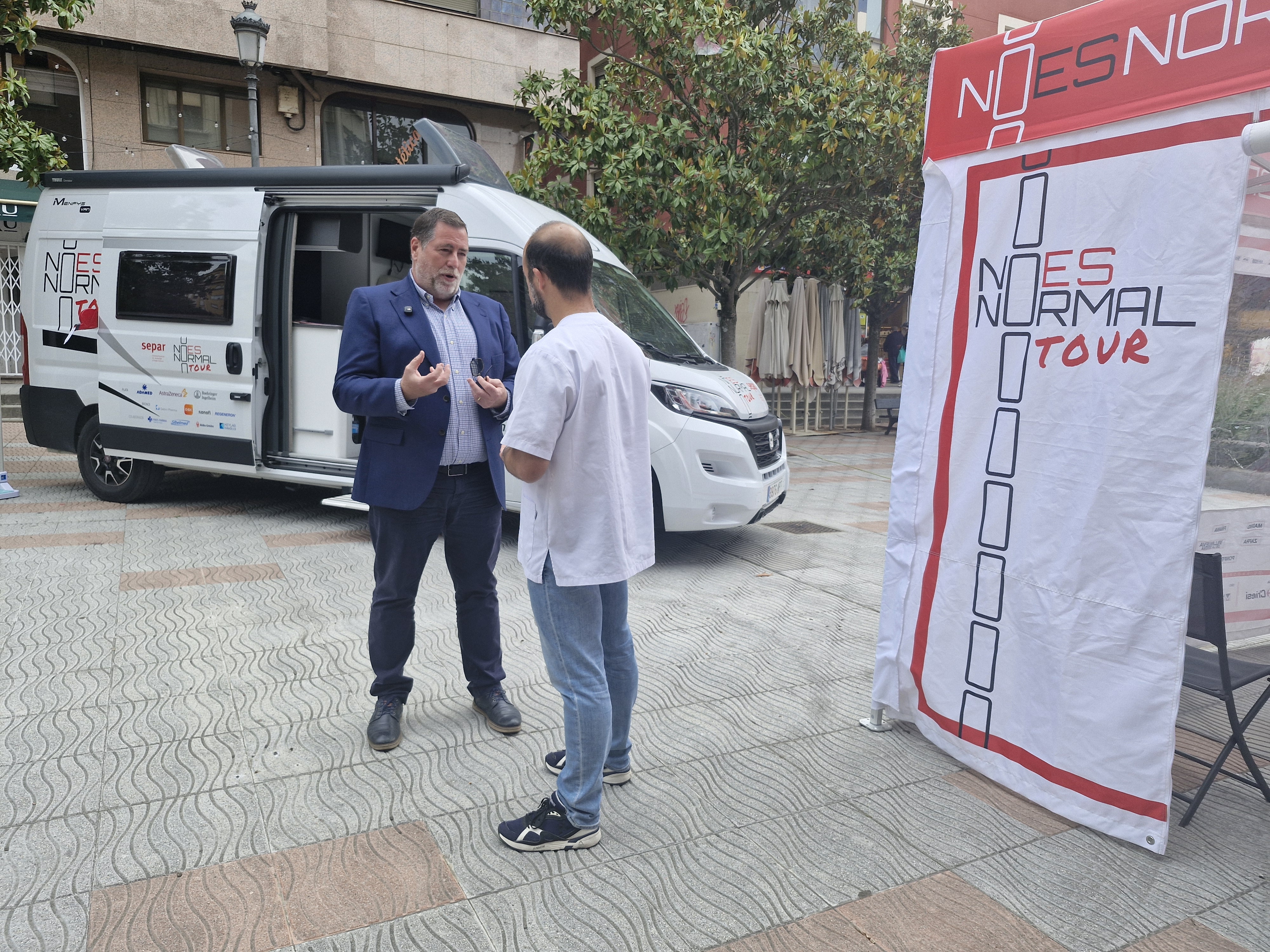 Ortiz de Saracho visita el camión de la Separ en Fernando Miranda