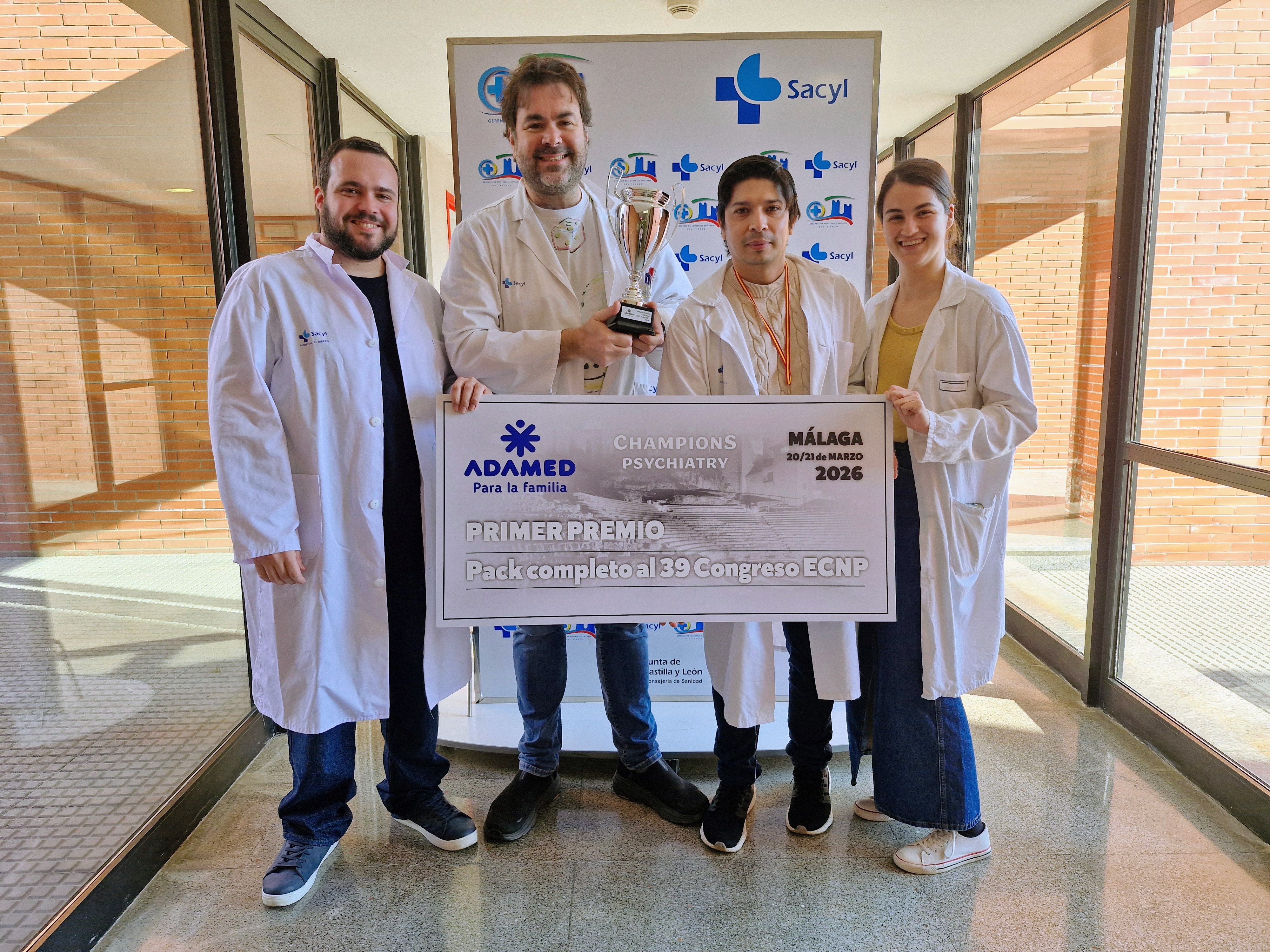 Gil, Pelayo, Osorio y Gutiérrez con el premio de la Champions Psychiatry para la Gasbi (1)