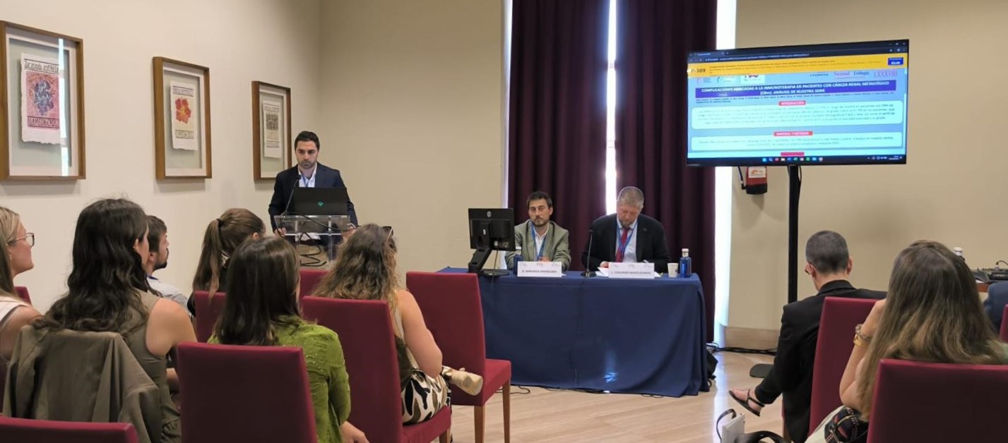 Miranda moderando el Congreso Urología