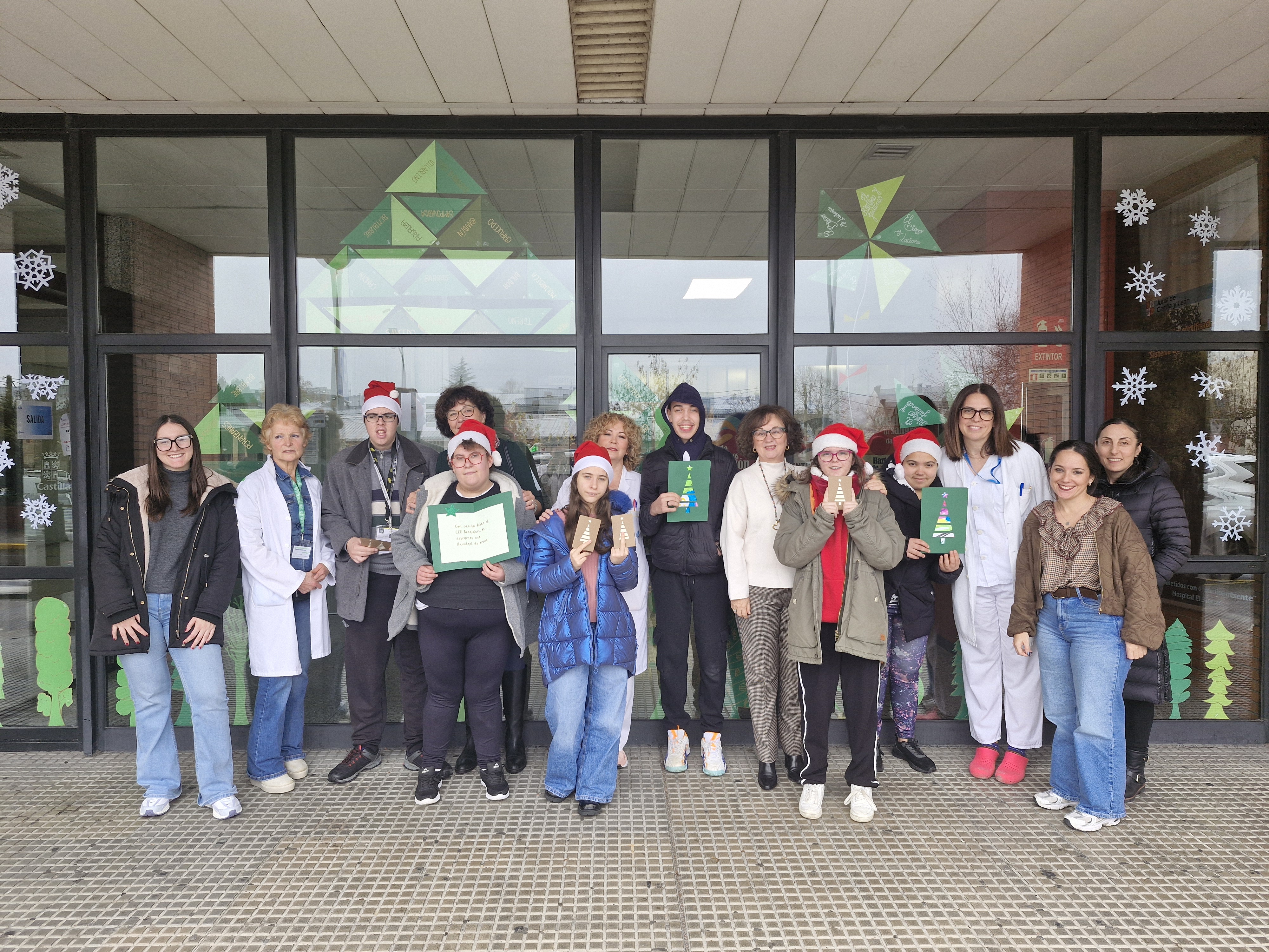 Entrega de tarjetas del CEE Bergidum al Hospital El Bierzo (1)