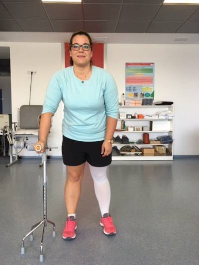 BASTÓN MULTIPODAL MAL COLOCADO