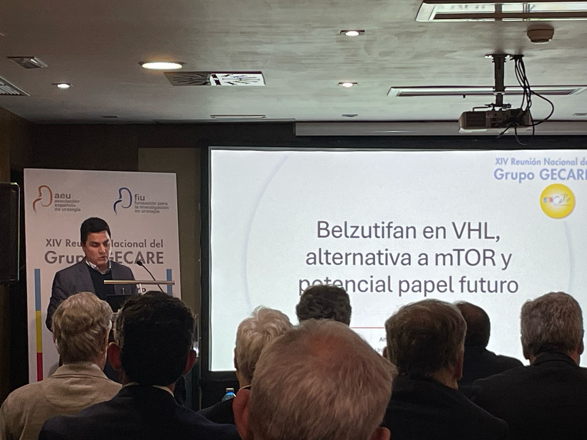 Charla doctor Pineda en el congreso del Gecare (2)