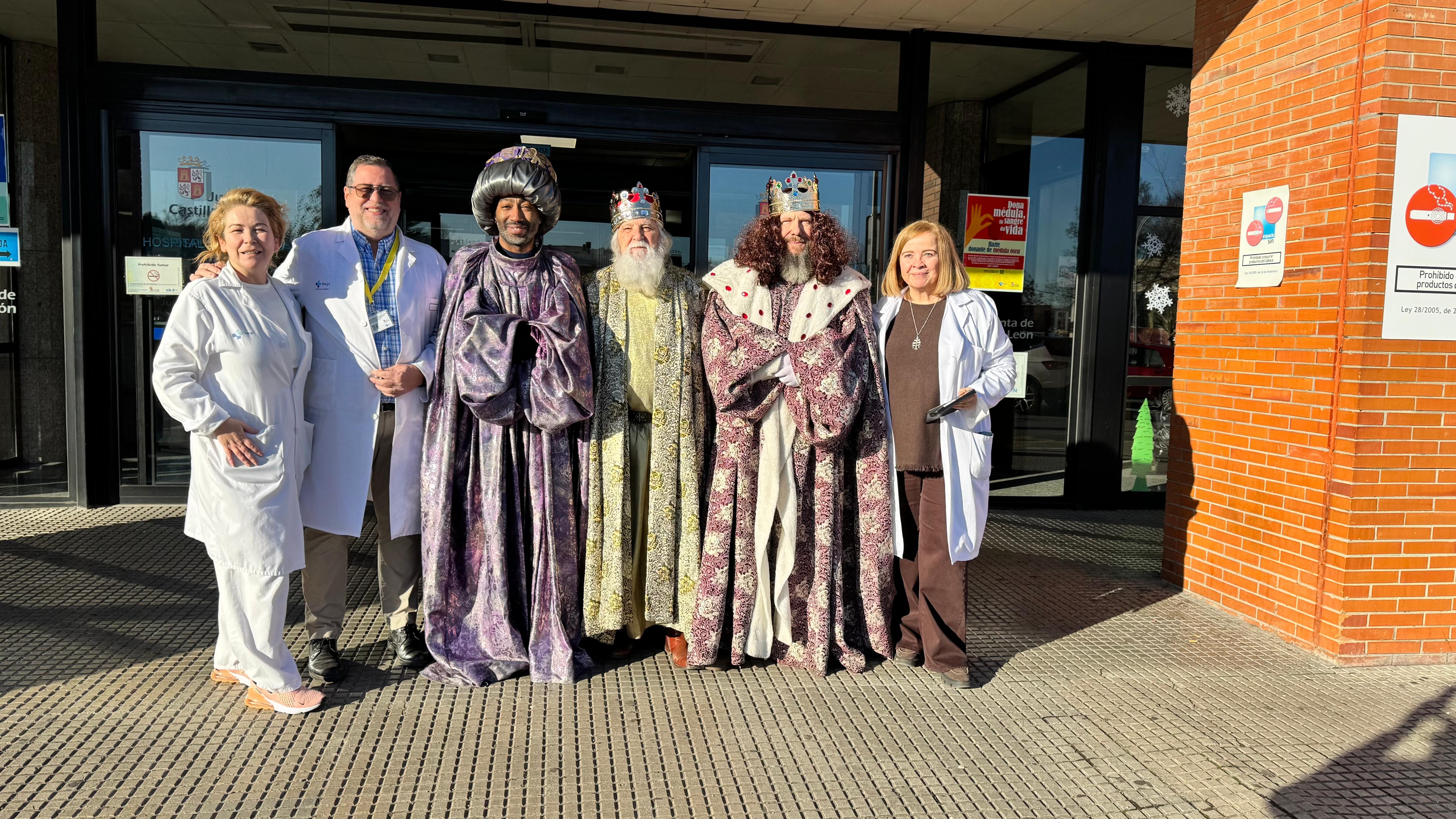 Los Reyes recibidos por el equipo directivo de la Gasbi (1)