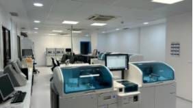 2- El laboratorio de bioquímica una vez actualizado el espacio y los analizadores.